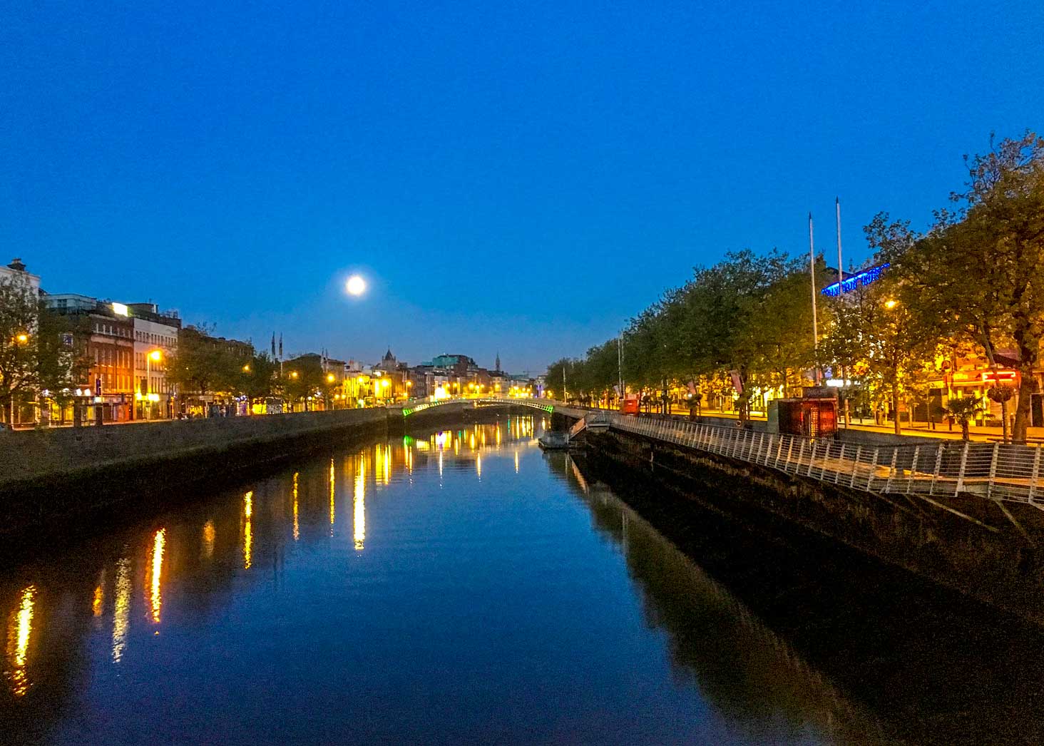 Dublin Ireland: A Complete Guide For What To Eat, See & Do 