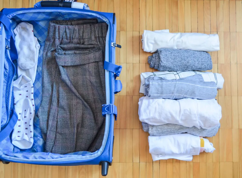 tips to pack your suitcase-roll-vs-flat