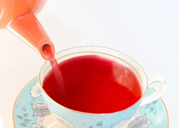 Pouring-Hibiscus-Tea