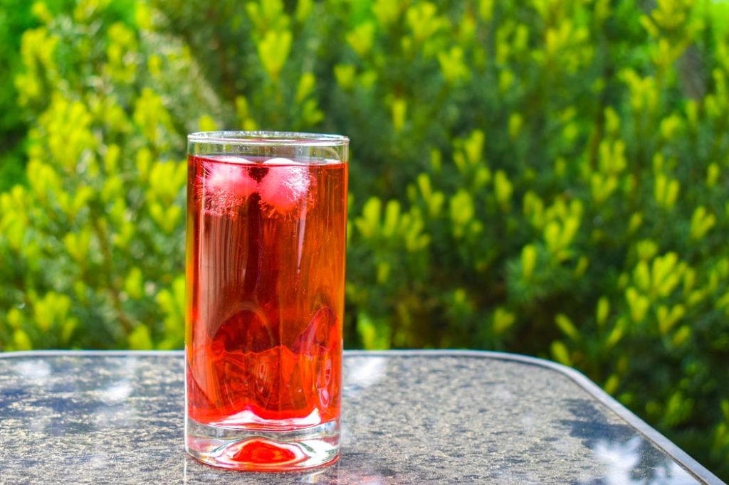 ice-benefits-and-risks-from-hibiscus-tea