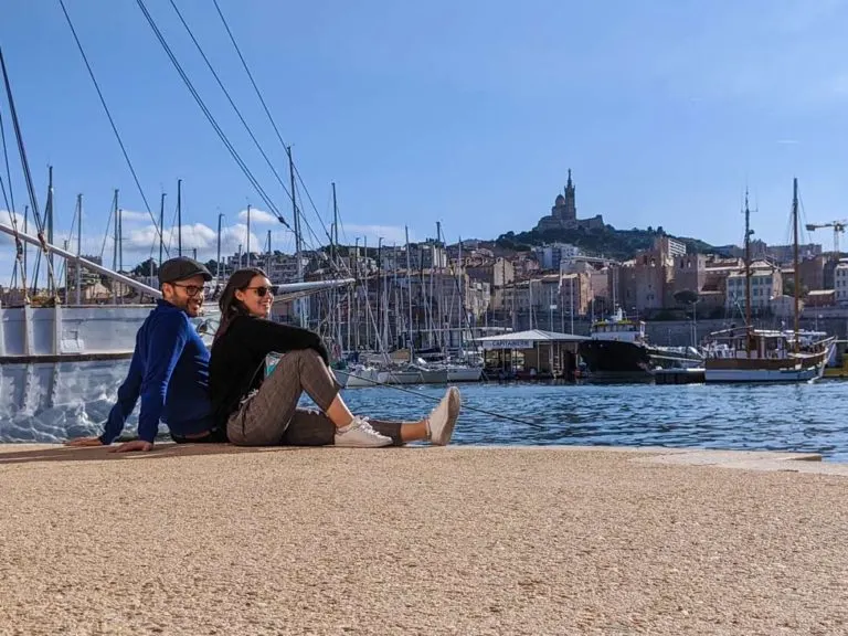 sitting-on-the-port-lunch-in-marseille