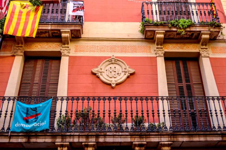 gracia-facade-barcelona