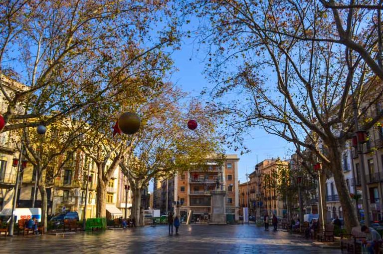 one-day-in-figueres-spain-shopping