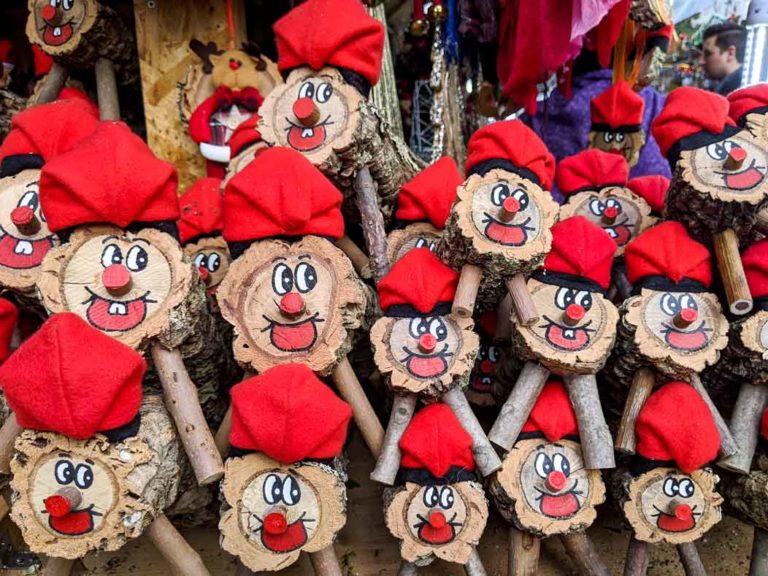 tio-pooping-log-barcelona-souvenir-spain-travel-guides