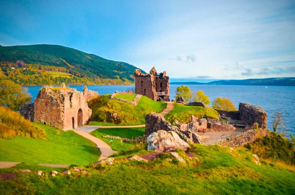 Urquart-castle-highlands-scotland