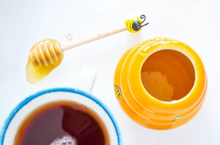 adding honey to your tea toxic