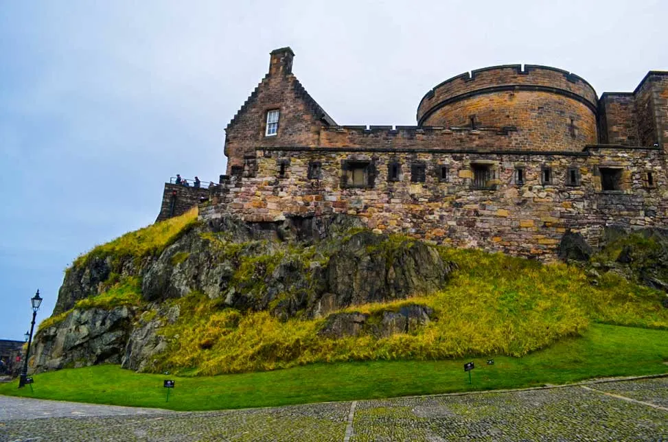 inside-edinburgh-castle