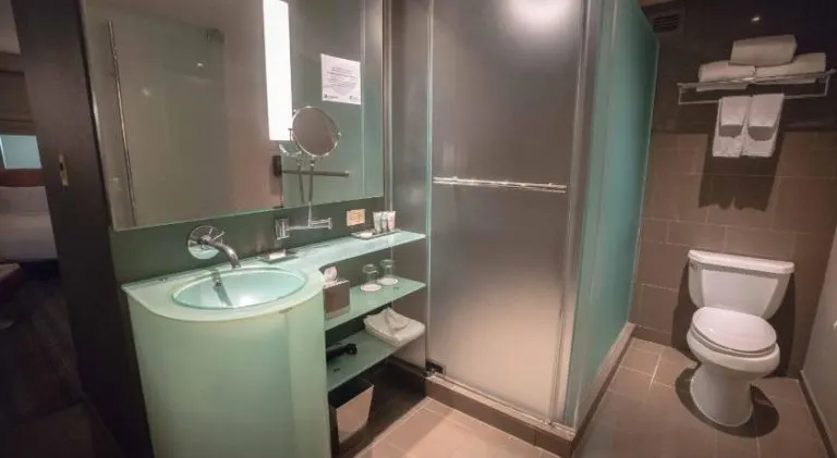 MGM Grand bathroom