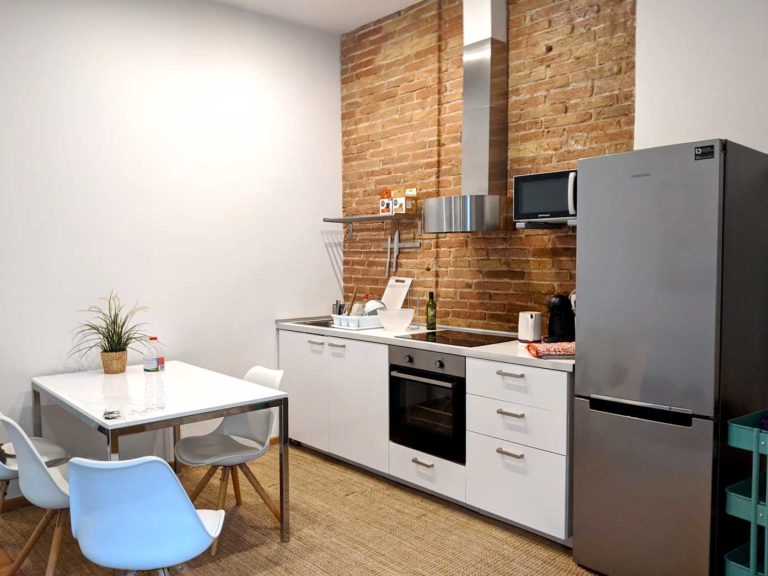 barcelona-airbnb-kitchen