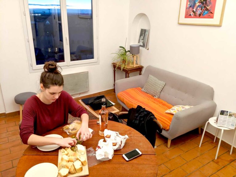 bread-and-cheese-night-airbnb-rance