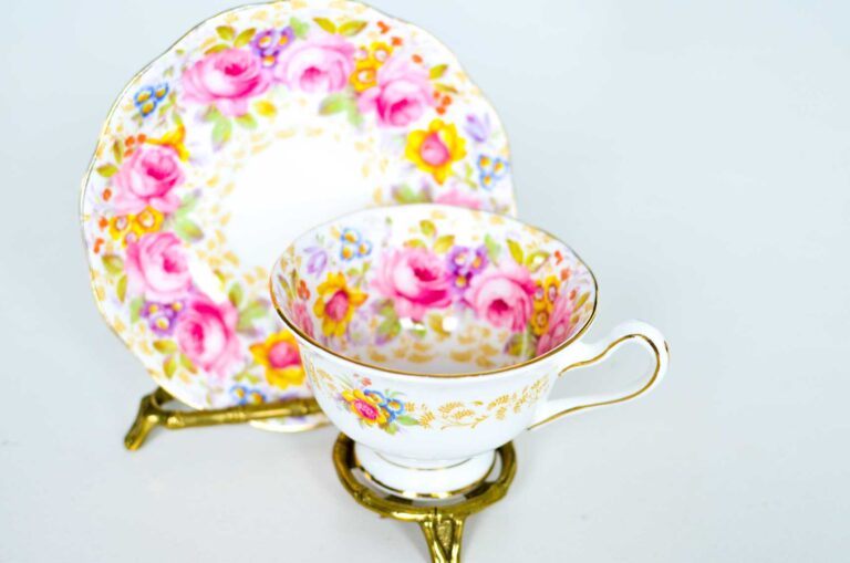teacup-and-saucer-holder-tea-gifts