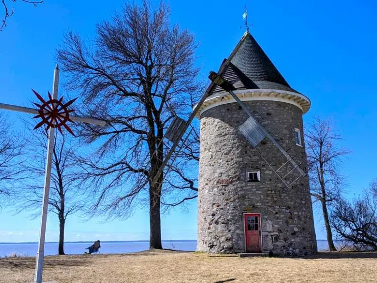 pointe-claire-village-windmill
