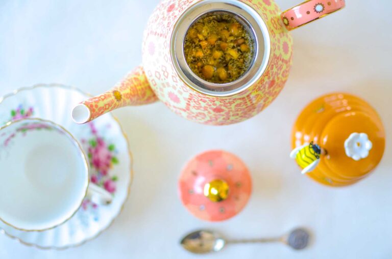 preparing-chamomile-tea-benefits-and-risks