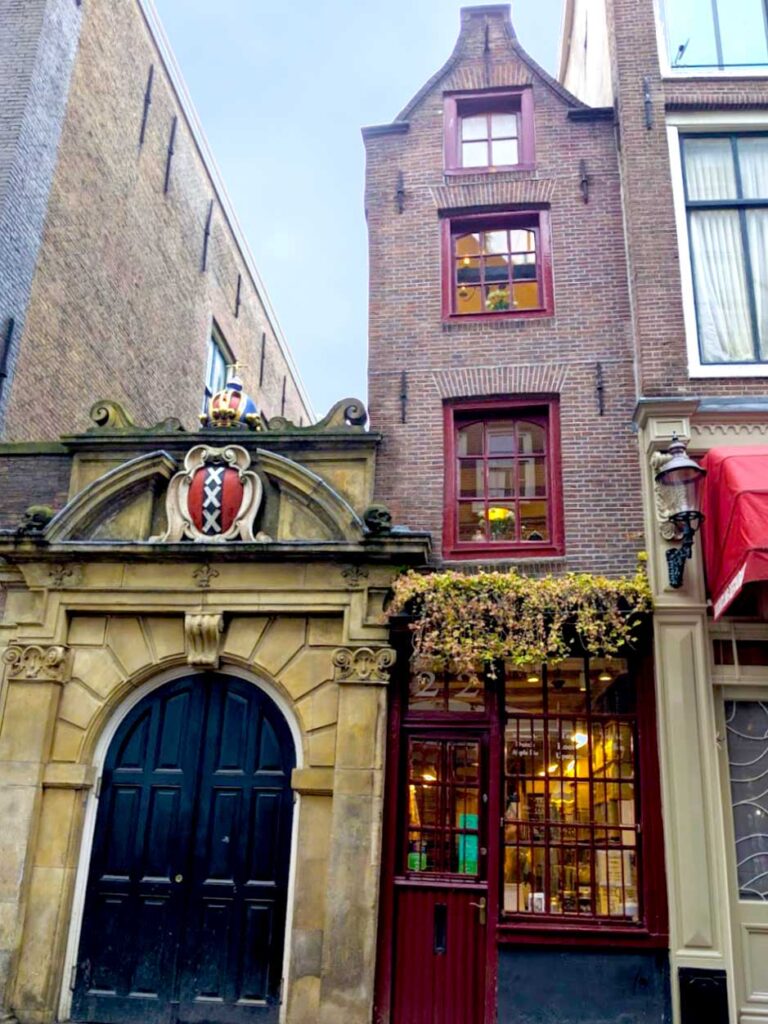 the-smallest-tea-house-best-restaurant-in-amsterdam