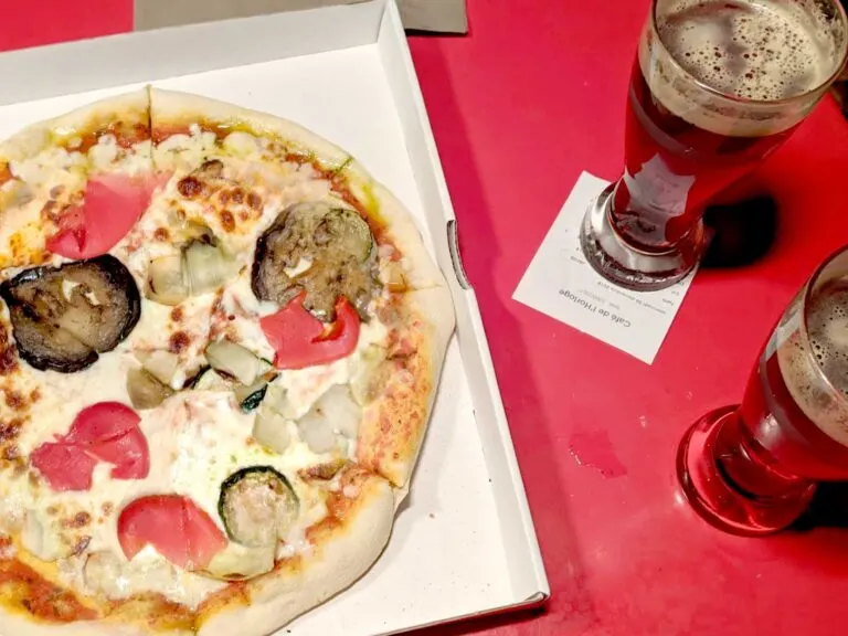 comfort-food-pizza-with-beer