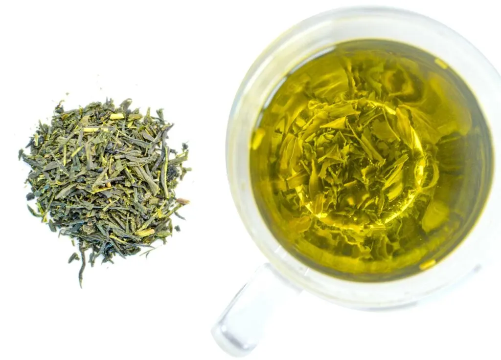 side by side comparison of the dry tea leaf and the steeped tea in a doubled walled glass mug, and you can see the wet leaves on the bottom. 
This image shows sencha, The dry leaf is a nice deep green colour, but when brewed the leaves are opened to reveal a lovely deep yellow. 