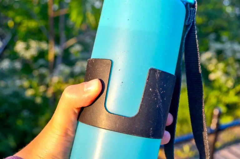 nomader-water-bottle-silicone-and-dirt