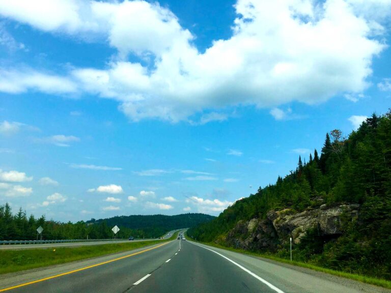 driving-to-saint-sauveur-from-montreal