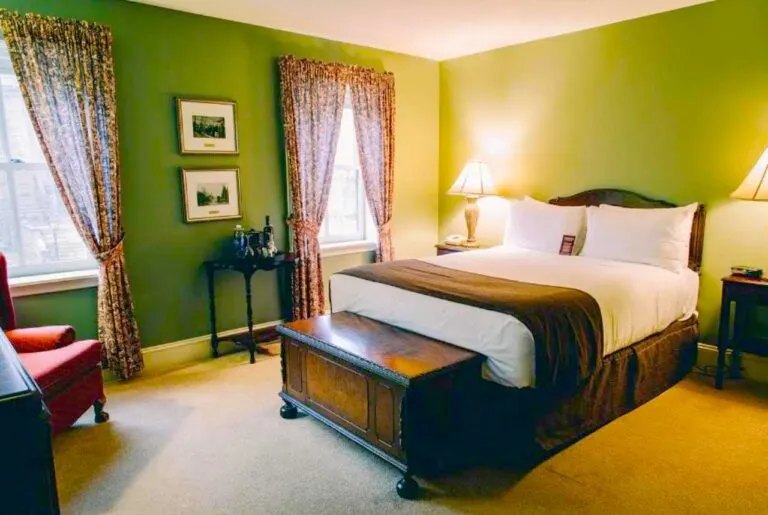 classic-king-room-great-george-charlottetown