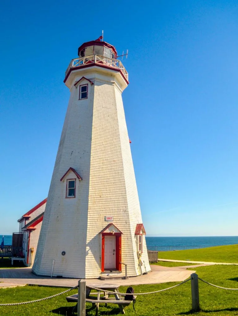 lighthouses-on-the-edge-of-pei
