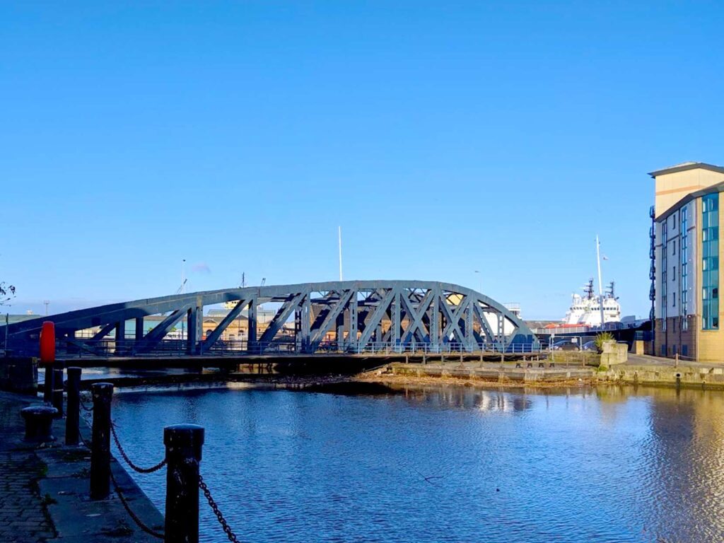 The fringal behind the sketchy bridge in leith edinburgh