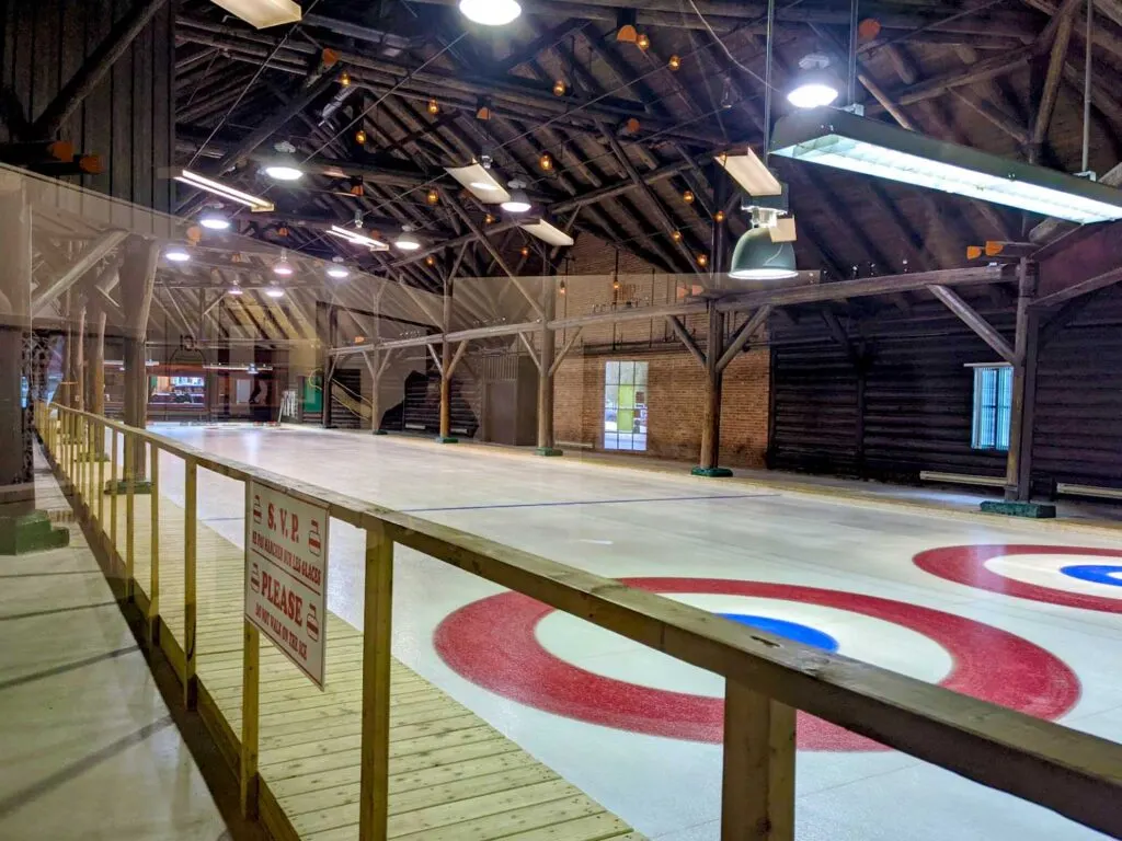 curling-at-the-chateau-montebelo