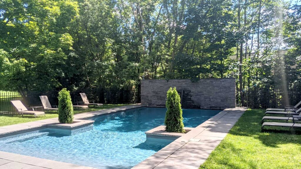 manoir-maplewood-airbnb-wedding-venue-pool