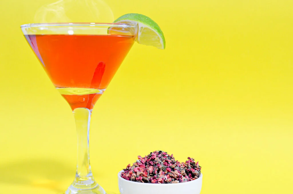mar-tea-ni-berry-vodka-tea-cocktail-recipe