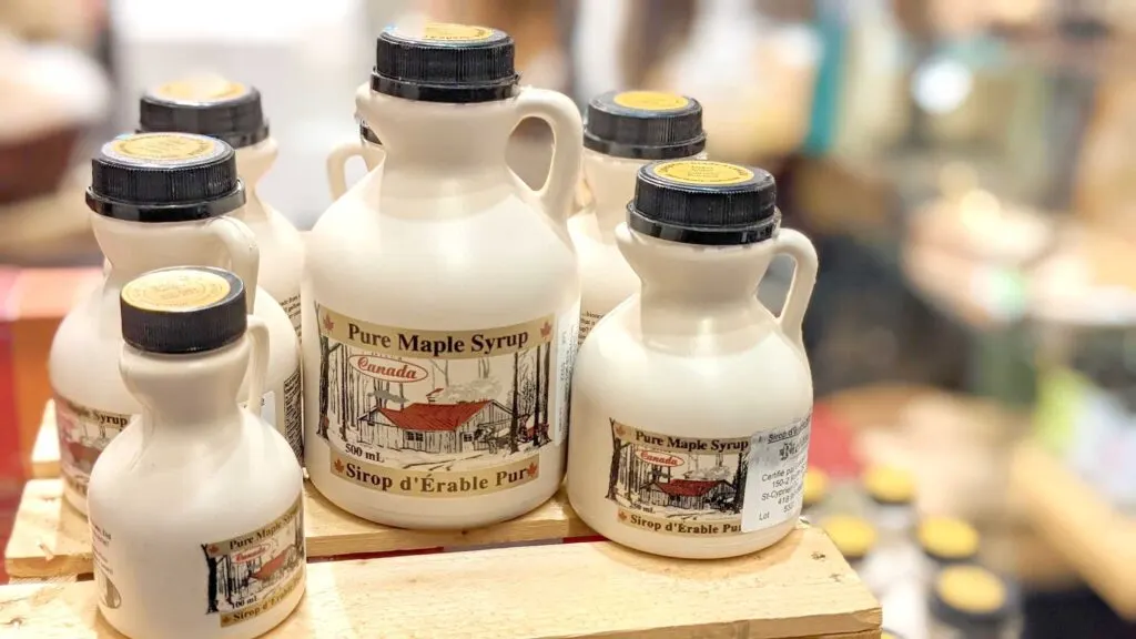 pure-maple-syrup-in-tourists-shops-in-quebec-city