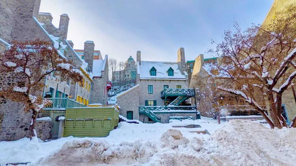 snow-mounds-in-quebec-city-streets