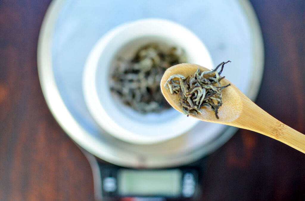 measuring-tea-in-a-gaiwan-on-a-scale