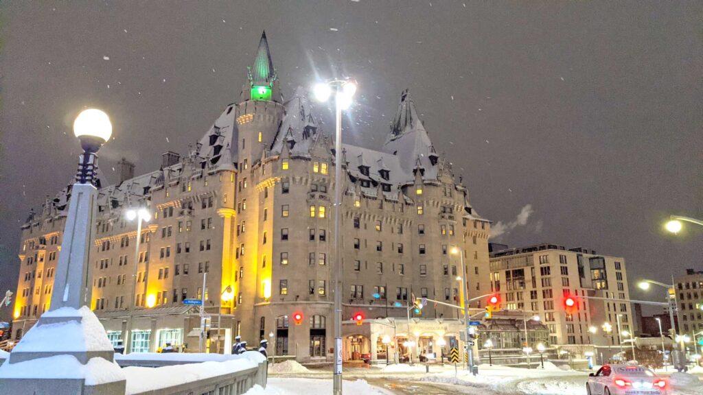 Fairmont-chateau-laurier-outside-in-winter