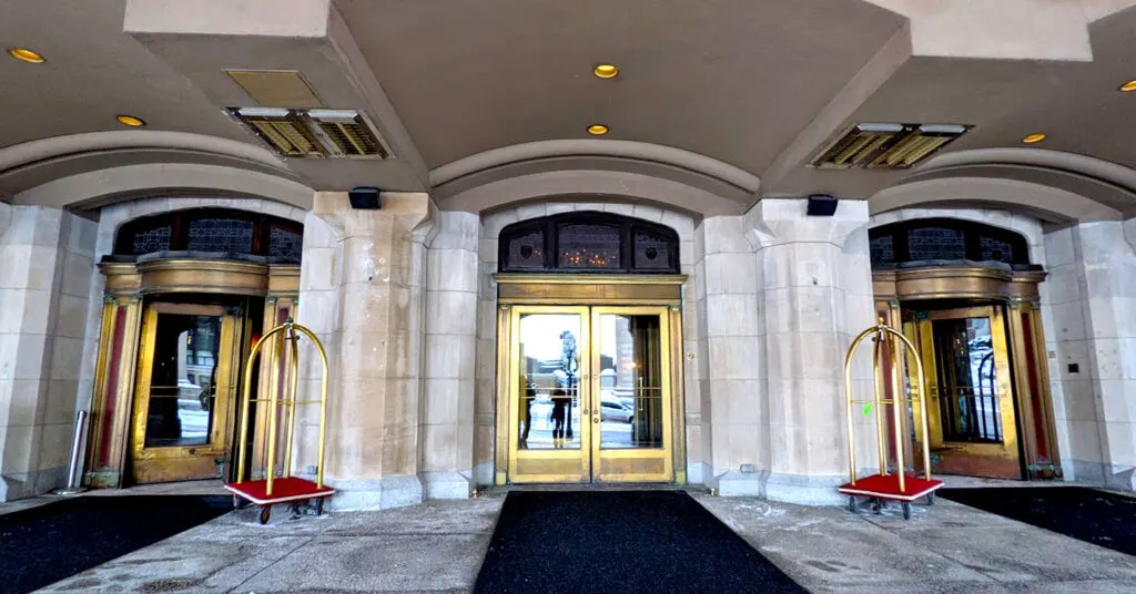 hotel-valet-service-fairmont-chateau-laurier-ottawa