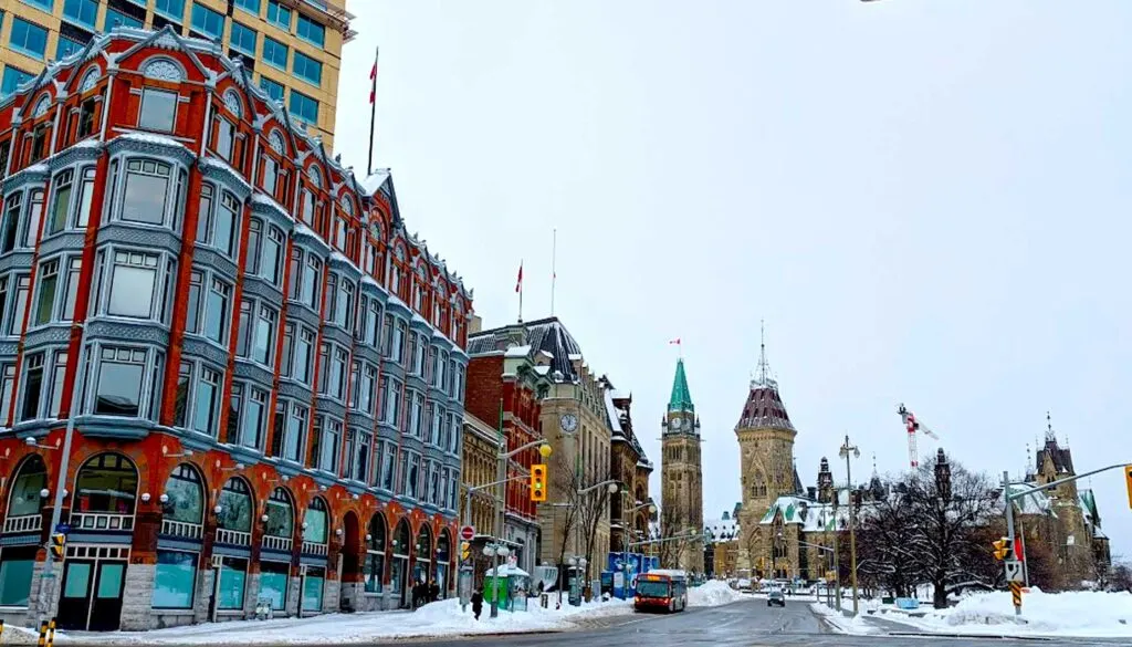 ottawa-elgin-street-in-winter-parliament