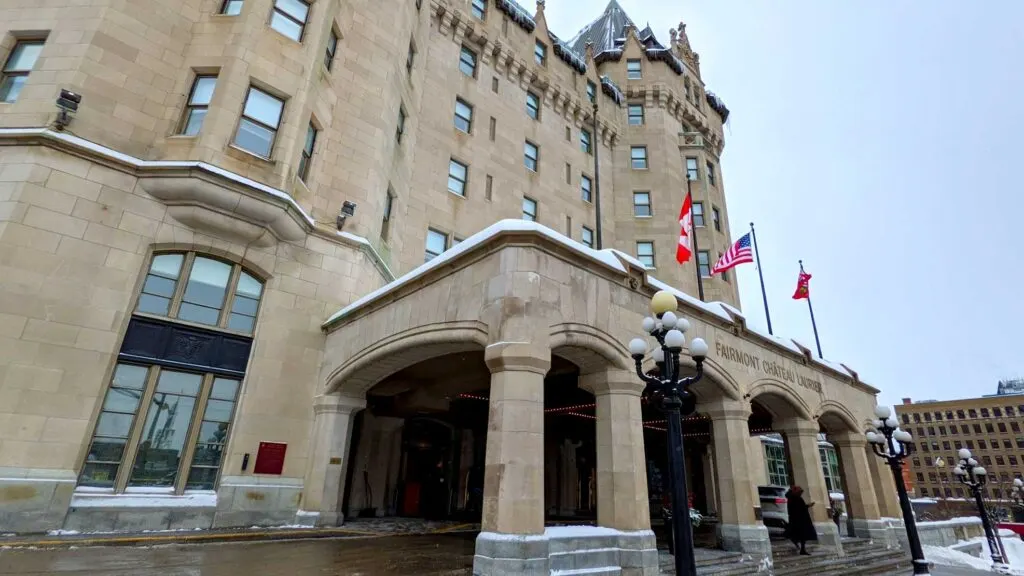 ottawa-hotel-chateau-laurier-entrance