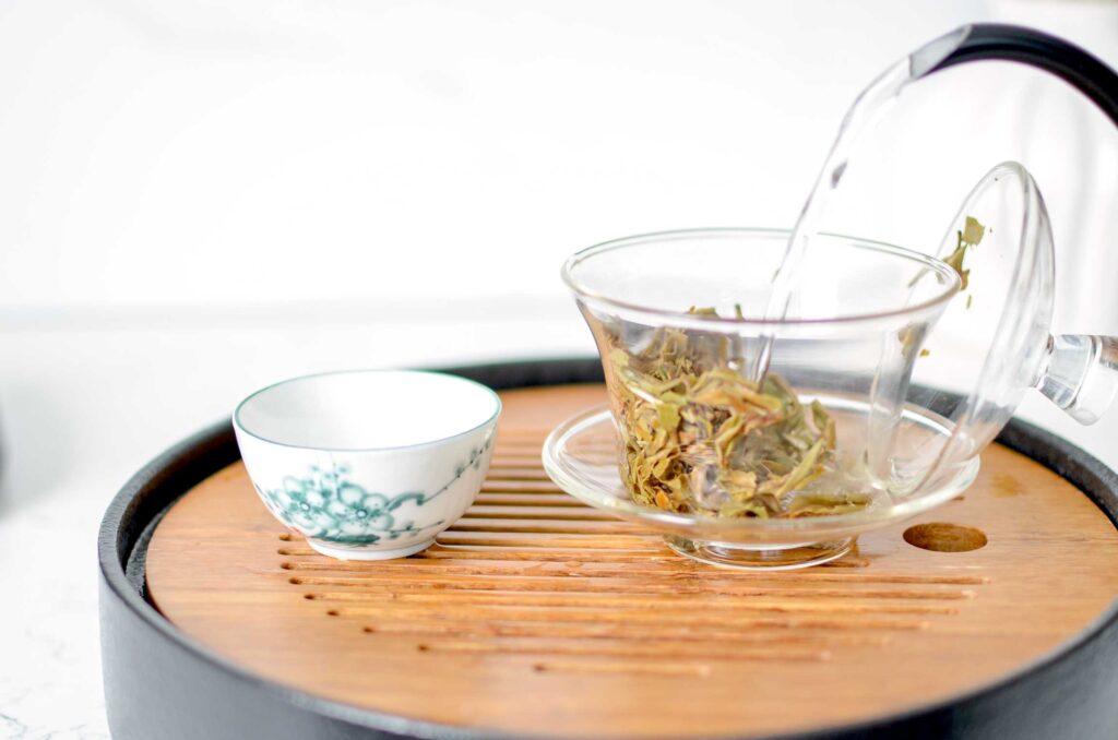 pour-water-in-a-gaiwan-to-steep-tea