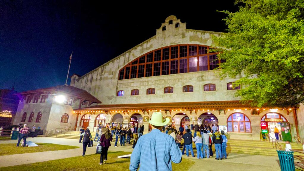 cowtown-coliseaum-fort-worth-stockyards-rodeo