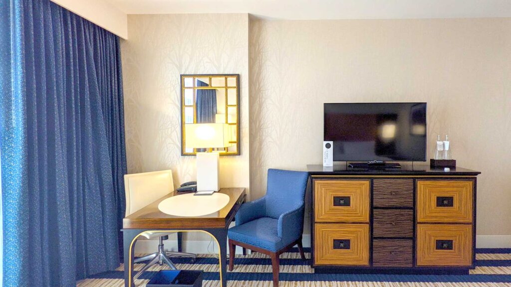lounge-area-in-the-basic-room-with-tv-fairmont-austin