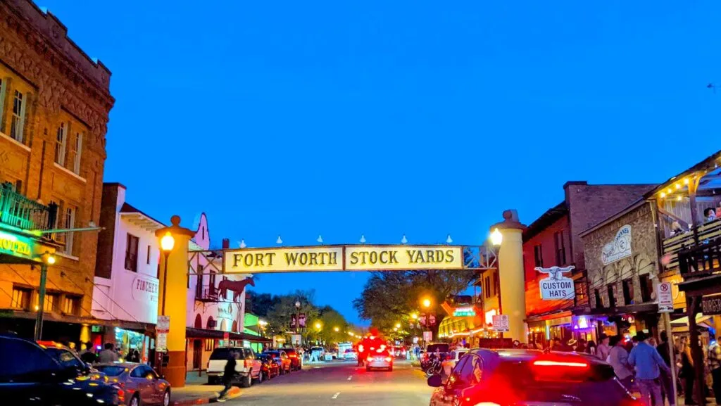 parking-night-time-in-the-fort-worth-stockyards