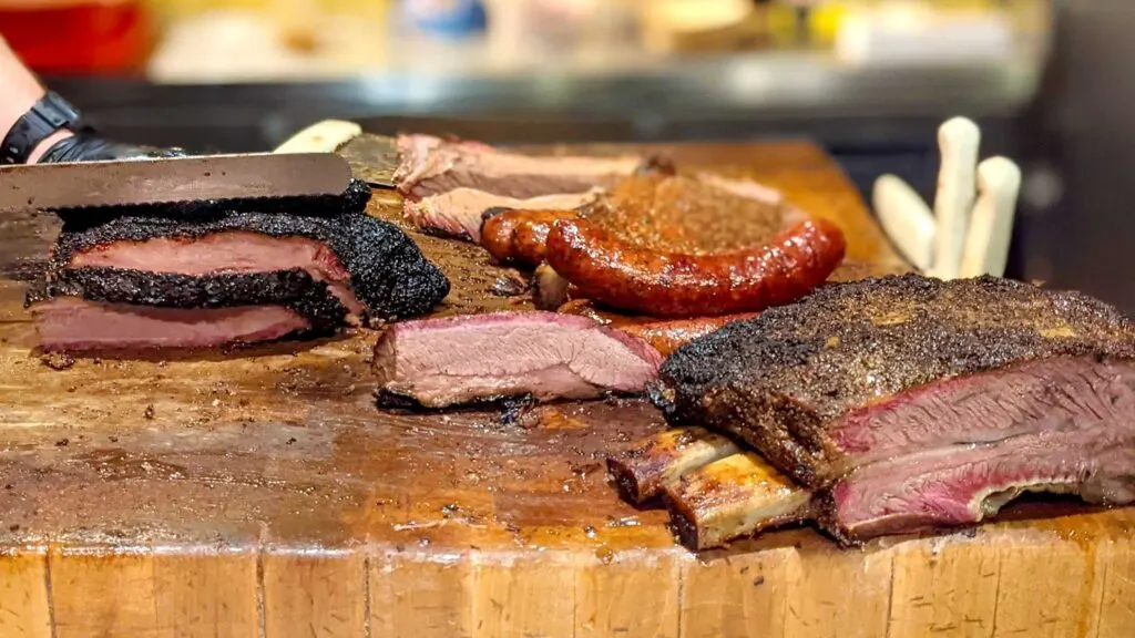 texas-barbecue-brikset-ribs-and-sausage
