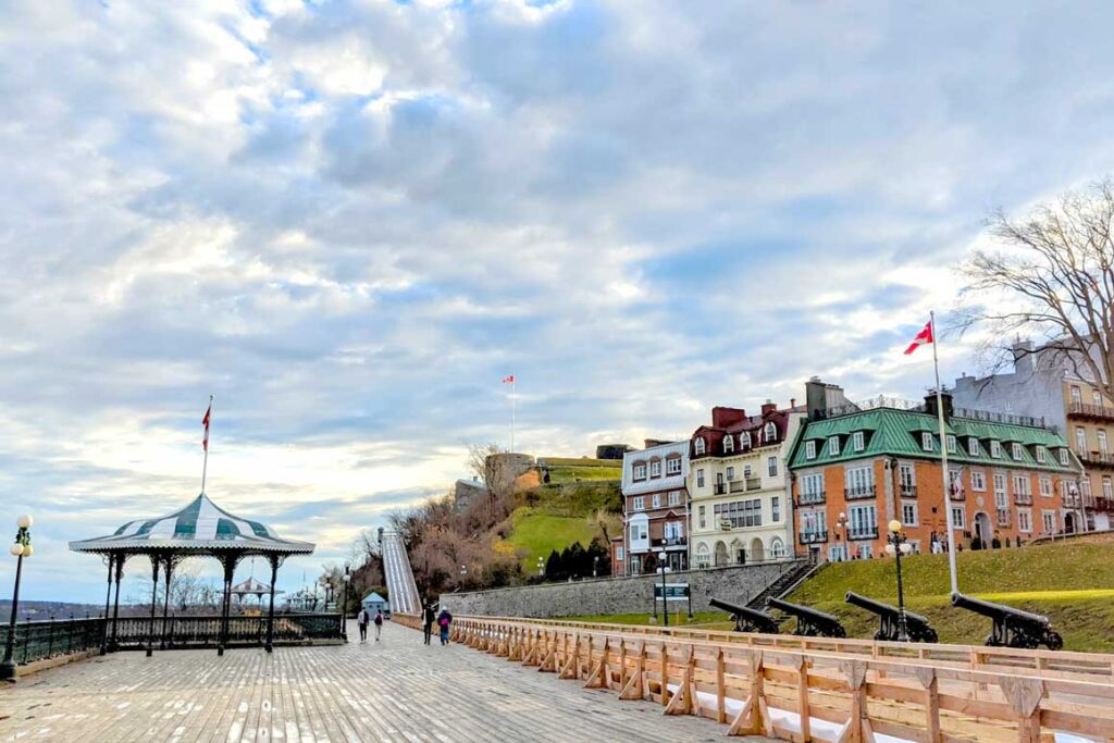 walk-to-the-end-of-dufferin-terrace-quebec-city