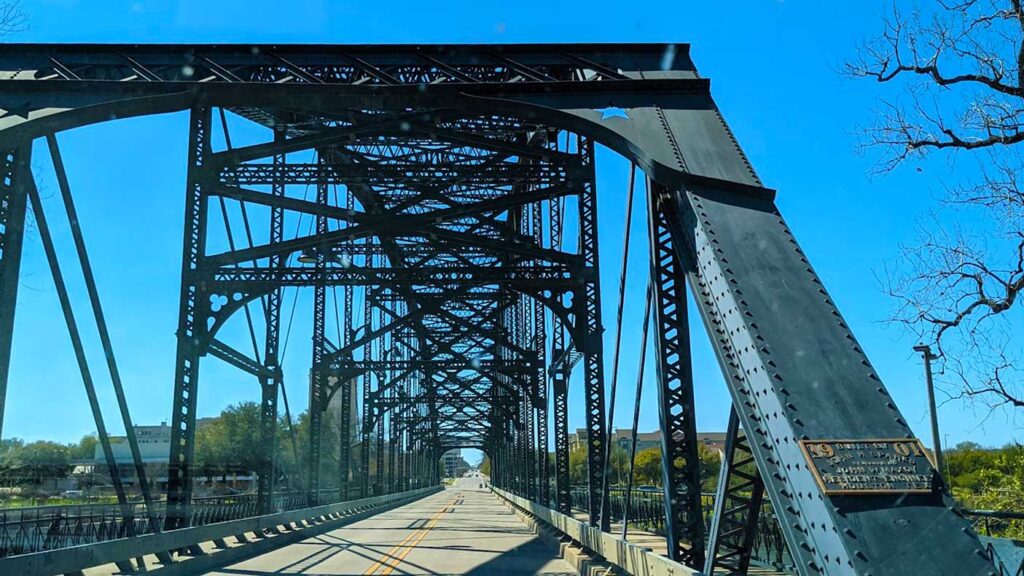 crossing-bridge-in-waco-texas