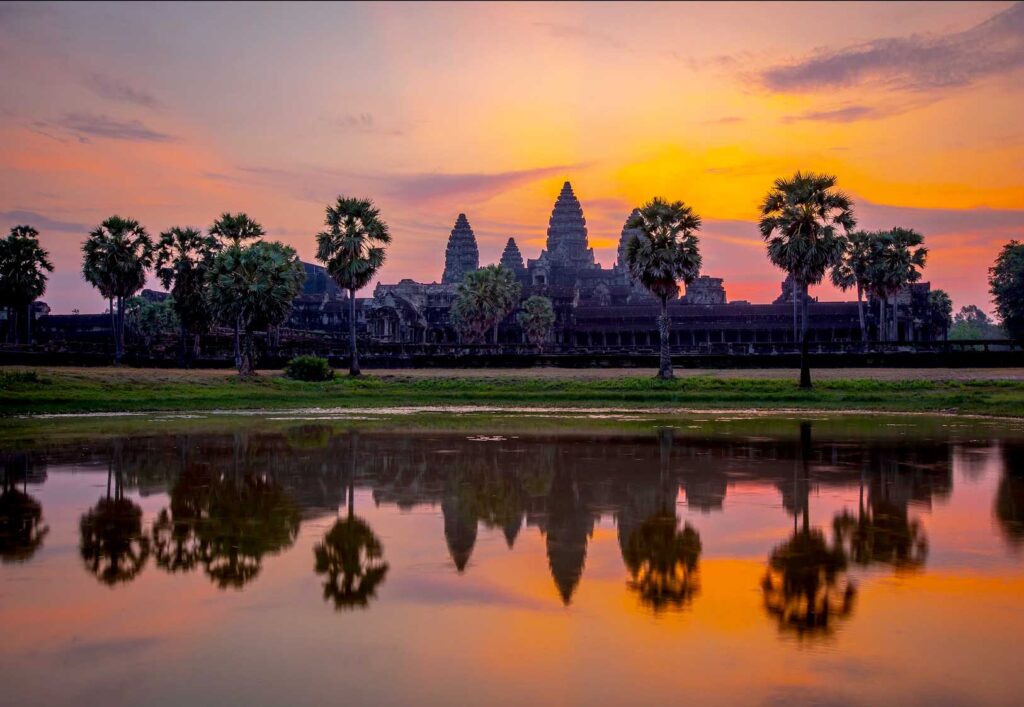 Sebastian-Latorre-angkor-wat-in-cambodia-travel-bucket-list