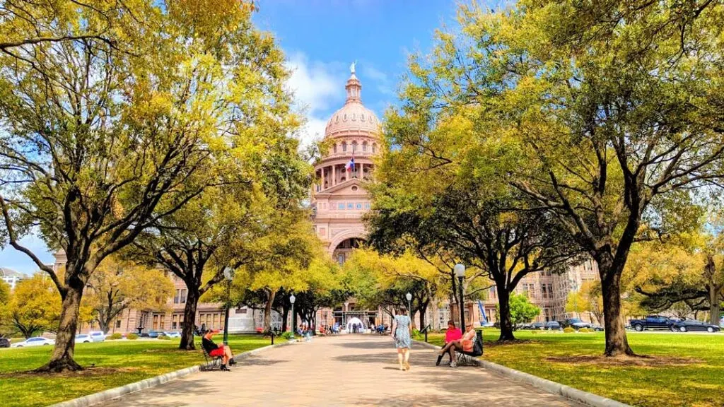 Texas-state-capital-things-to-do-in-downtown-austin