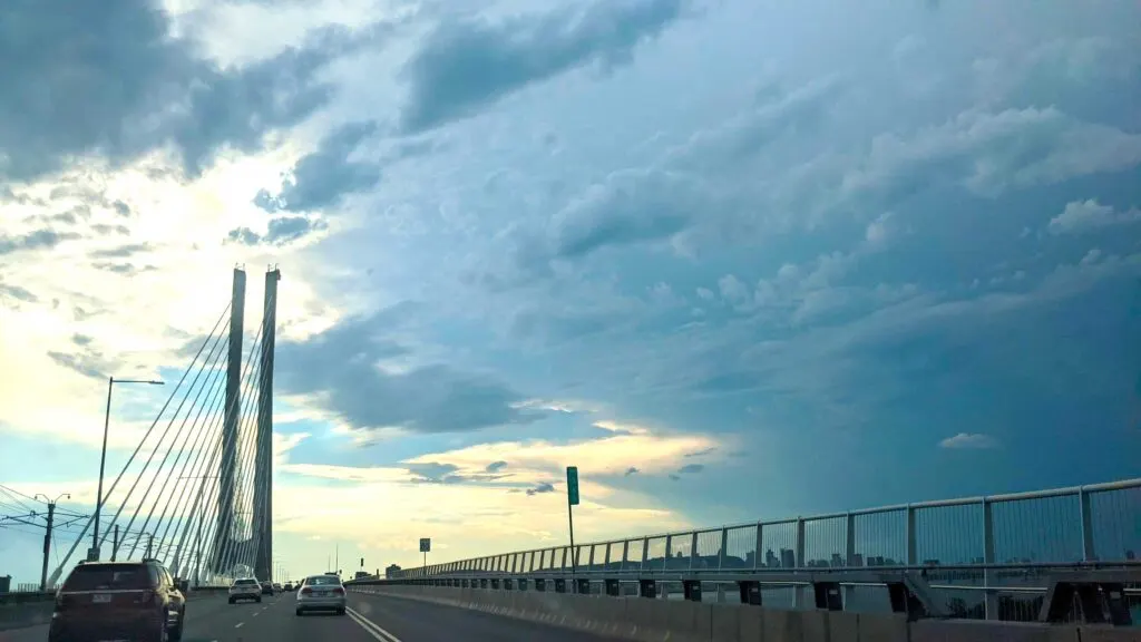 driving-over-champlain-bridge-to-montreal
