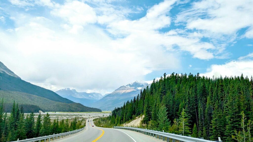 beautiful-icefields-parkway-drive