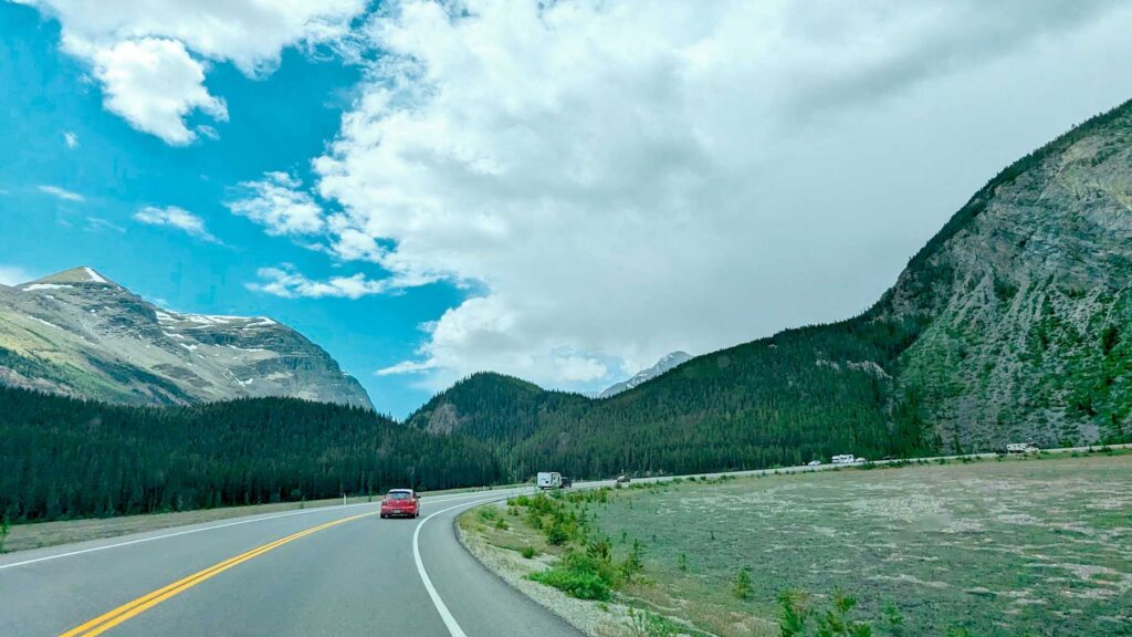big-bend-banff-national-park-icefields-parkway-drive