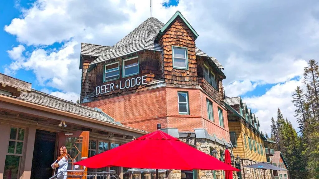 deer-lodge-lake-louise-hotels