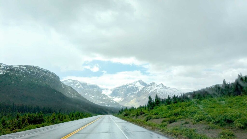 icefields-parkway-canada-road