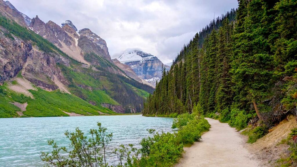 lakeshore-trail-what-to-do-in-lake-louise